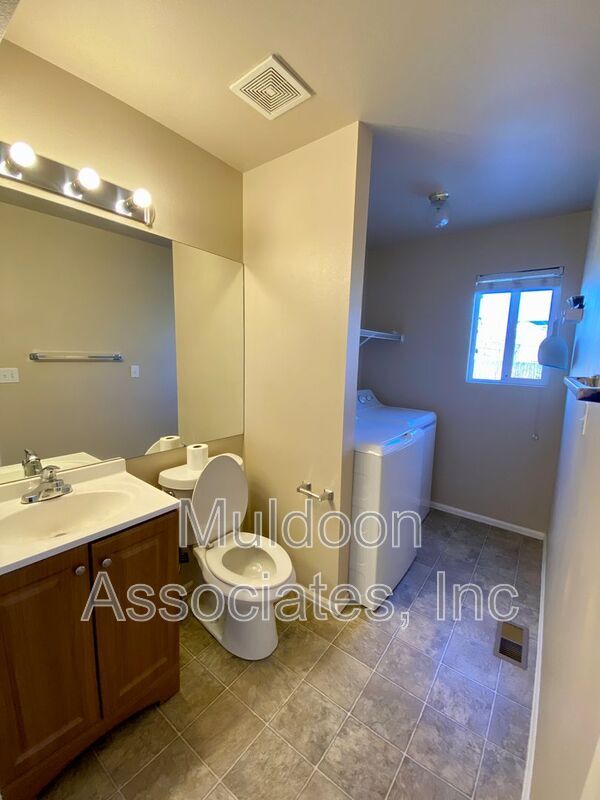 Building Photo - 1048 Scarlet Oak Dr