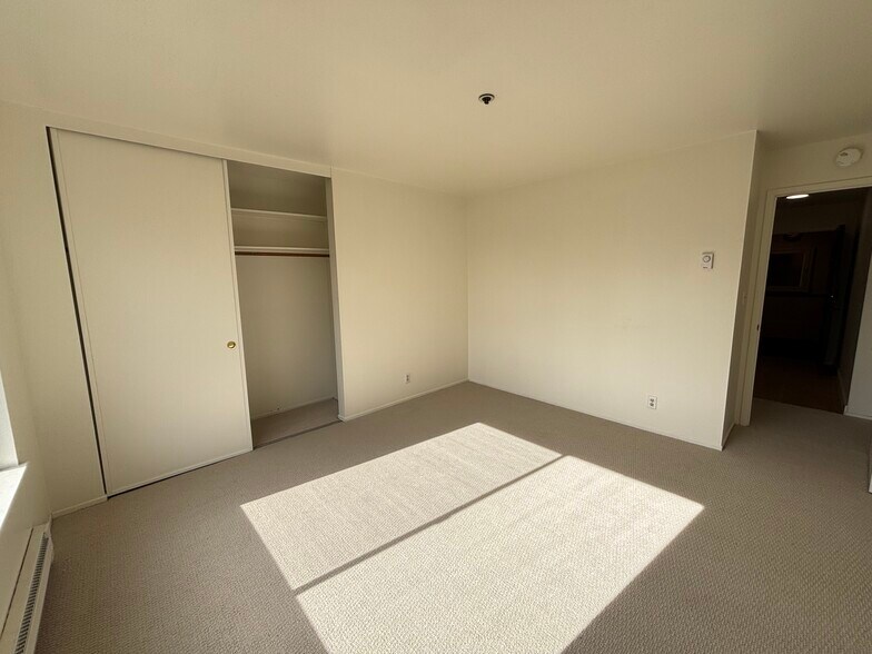 Primary Bedroom - 230 W 5th Ave