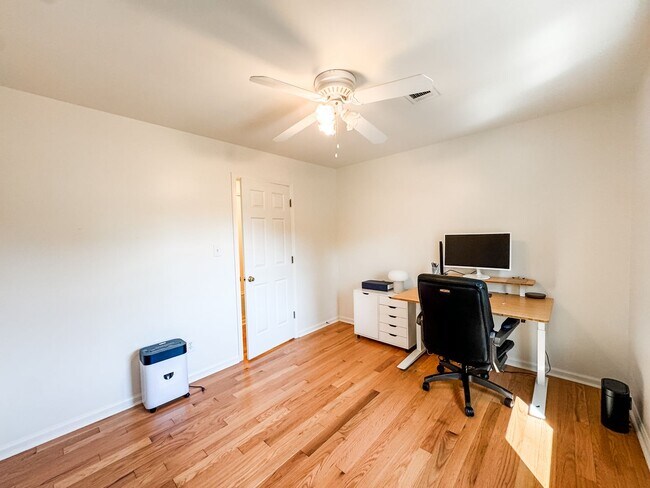 Building Photo - 138 Wood Creek Dr