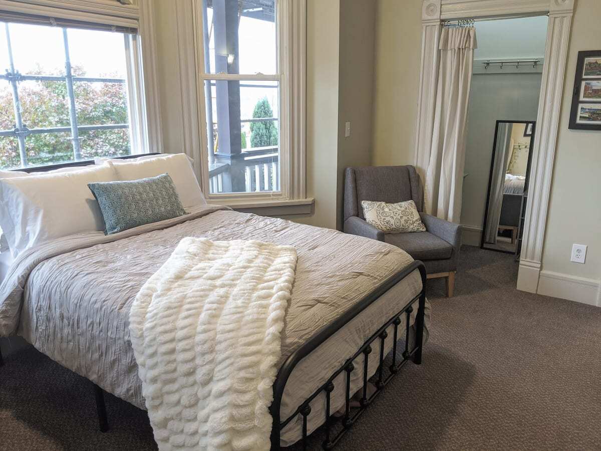 Building Photo - 1910 S G St