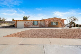 Building Photo - 1600 Sumac Dr