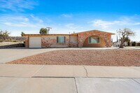 Building Photo - 1600 Sumac Dr