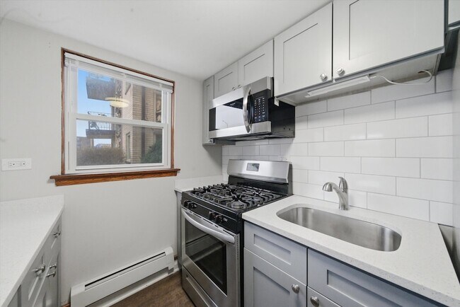 Building Photo - 7709 W Marwood Ave