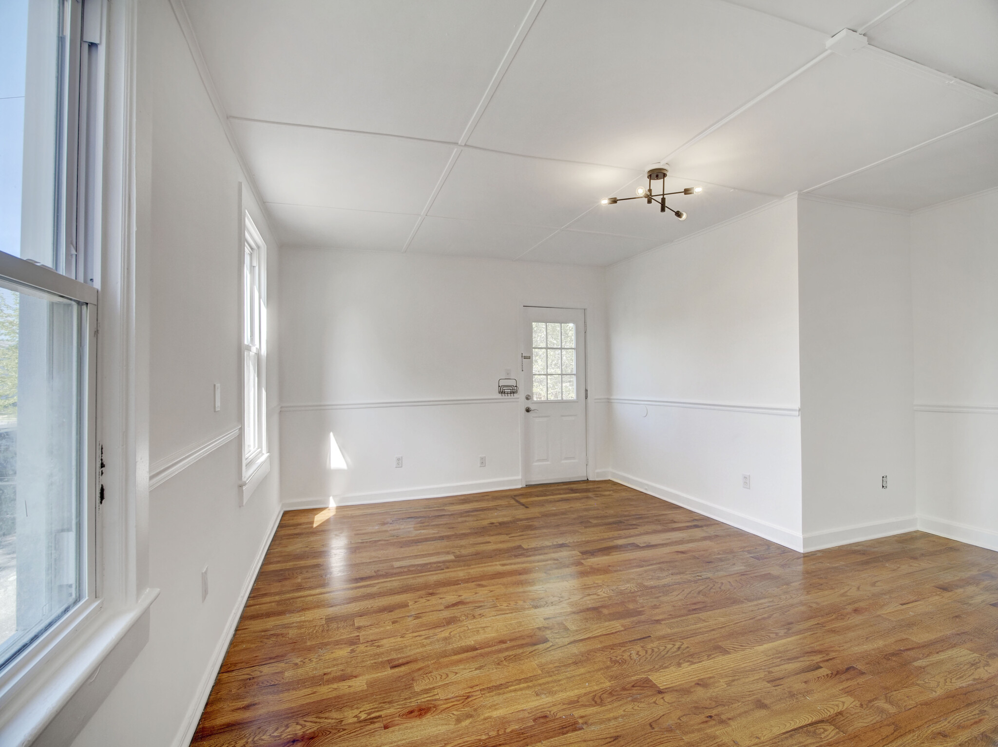 Living Room - 204 Montrose Ave