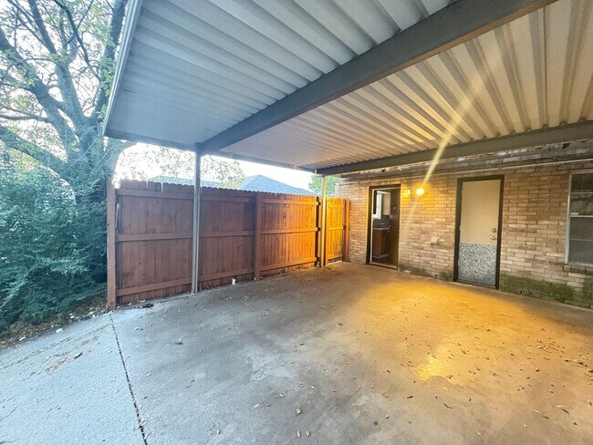 Building Photo - Adorable 2-2 in Arlington