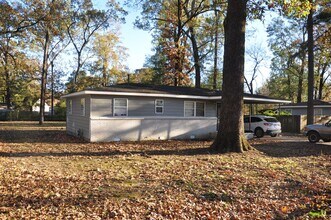 Building Photo - SG-613