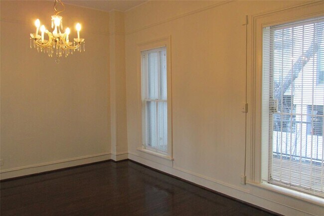 Building Photo - 800 San Antonio St