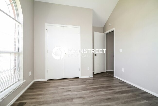 Building Photo - 4 Bedroom Pet-Friendly Home in YUKON, OK with Main Street Renewal
