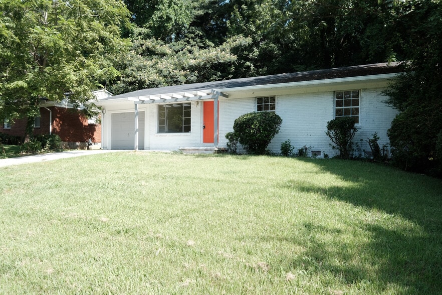 Primary Photo - 85 Delmoor Dr NW