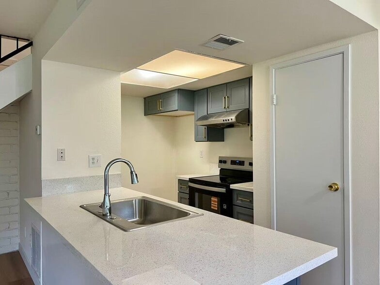Building Photo - 967 W Calle Del Sol