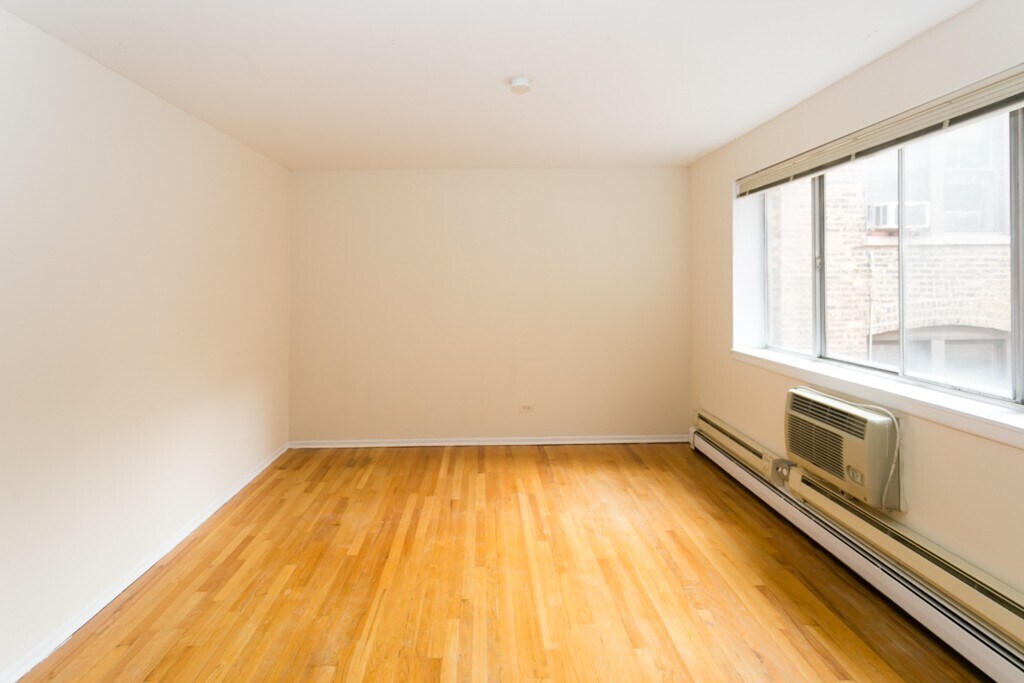 Building Photo - 675 W Wrightwood Ave