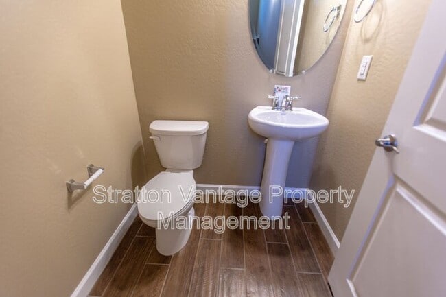 Building Photo - 240 W Juniper Ave