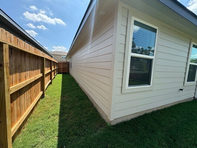 Building Photo - ONE STORY | 3 BEDROOM | 2 BATH | BUILT 2024 | RIVERSTONE AT WESTPOINT