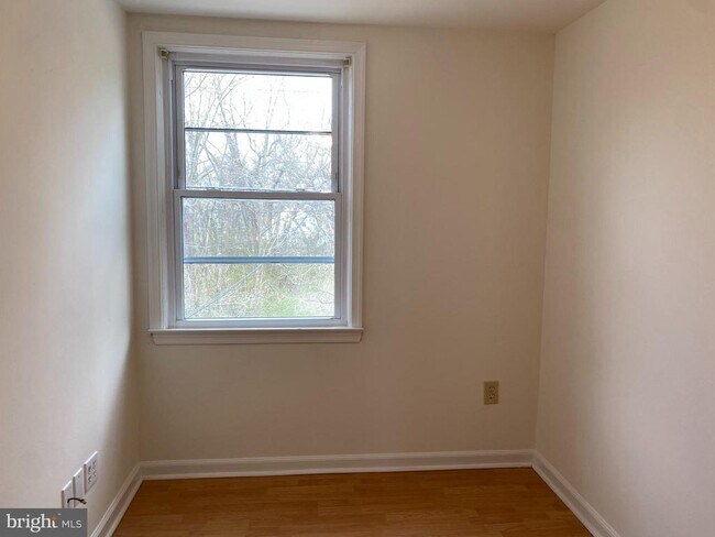 Building Photo - 209 Madison Dr