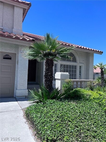 Building Photo - 2817 Via Avanti St