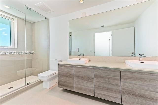 Building Photo - 1080 Brickell Ave