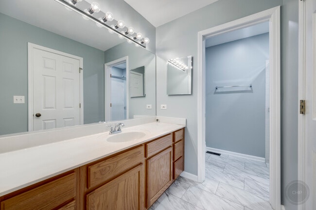 Building Photo - 2835 White Thorn Cir