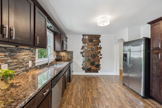 Building Photo - 1338 Ardee Ave