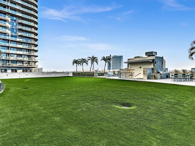 Building Photo - 3301 NE 1st Ave