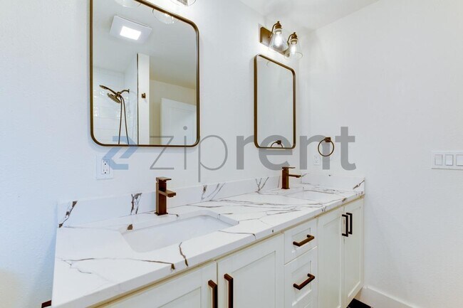 Building Photo - 511 SW 120th St