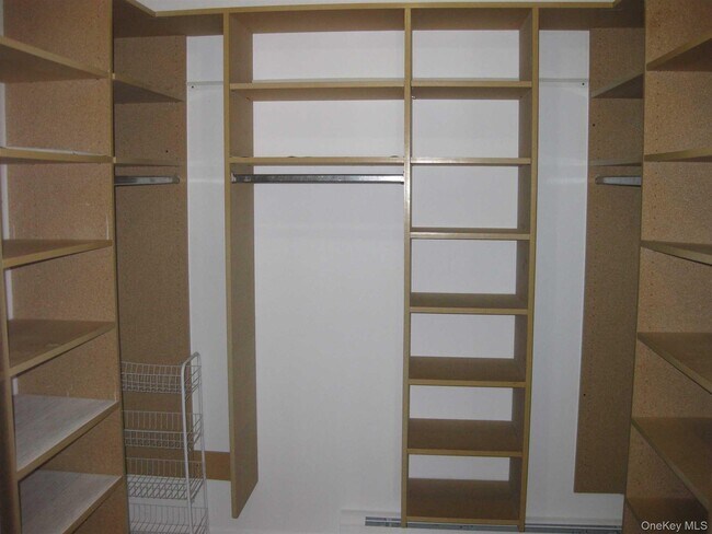 Building Photo - 14 06-13-6 Skyline Dr