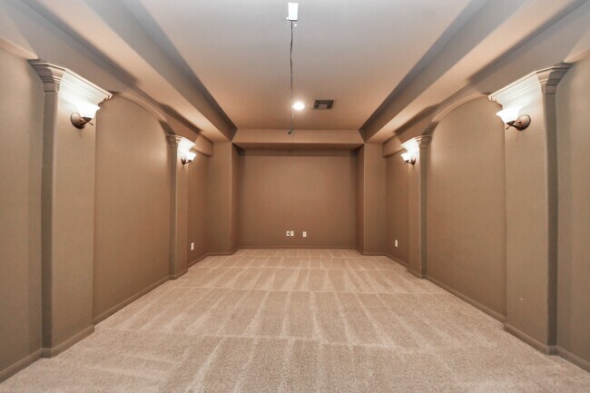 Building Photo - 9427 Sapphire Bay Ln