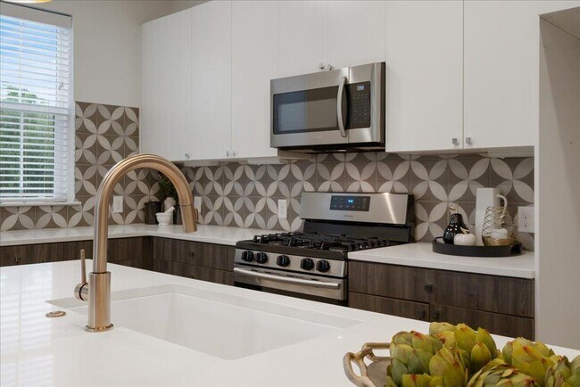 Building Photo - 2624 Metcalfe Rd