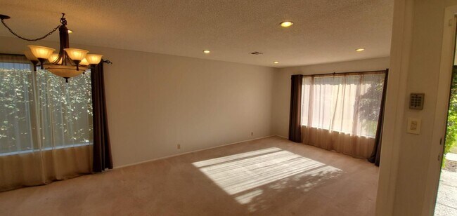 Building Photo - 7312 Phinney Way
