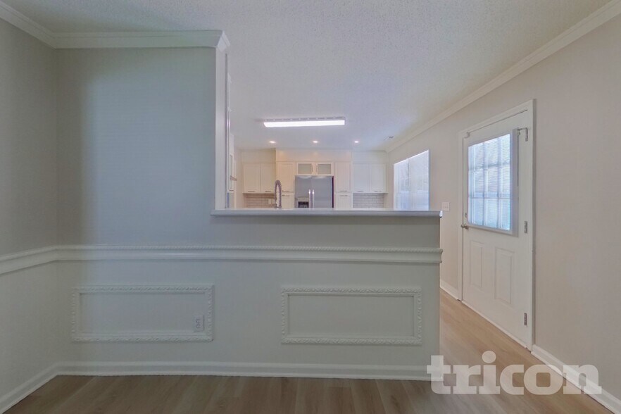 Building Photo - 636 Sadler Glen Dr