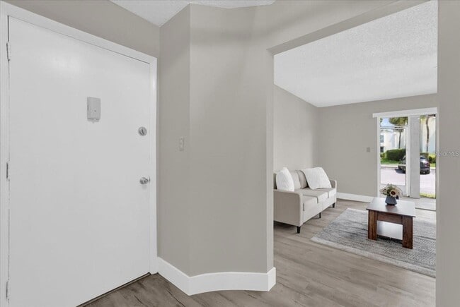 Building Photo - 544 Orange Dr