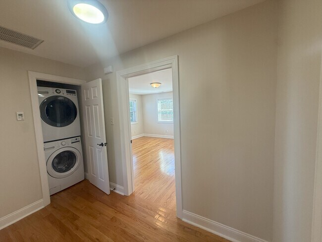 Building Photo - 1430 Simona Dr