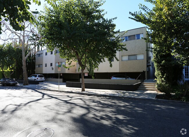 Entrance - 813-817 Westbourne Dr