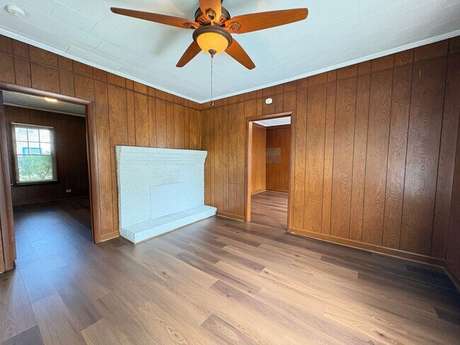 Building Photo - 507 Irene St