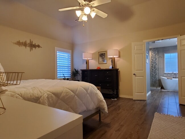 Main suite - 1908 W El Paso St