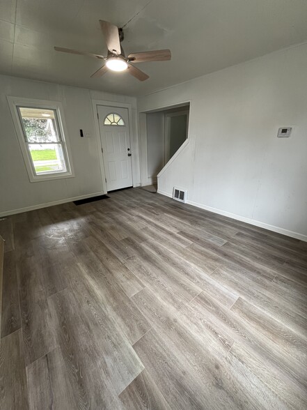 Family room with new flooring - 28 Wood Ave