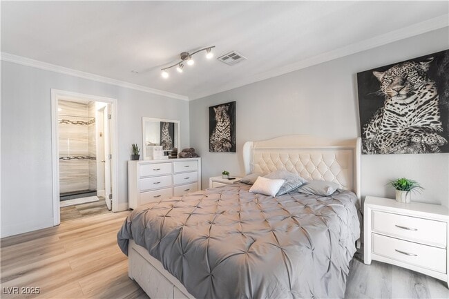 Building Photo - 2419 E Vegas Valley Dr