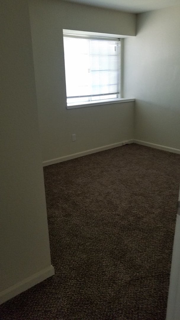 Building Photo - Tracy Gorgeous Renovated 4 Bedroom 2.5 Bat...