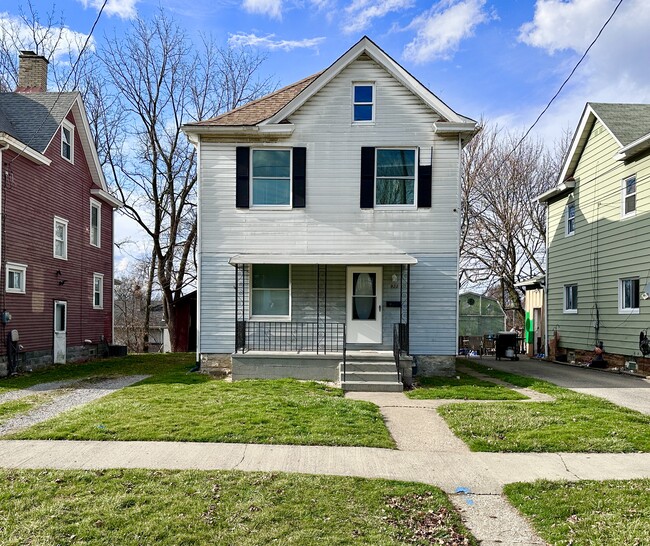Building Photo - 923 Marshall Ave
