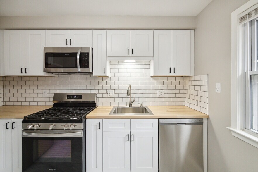 kitchen - 204 Catalpa Dr