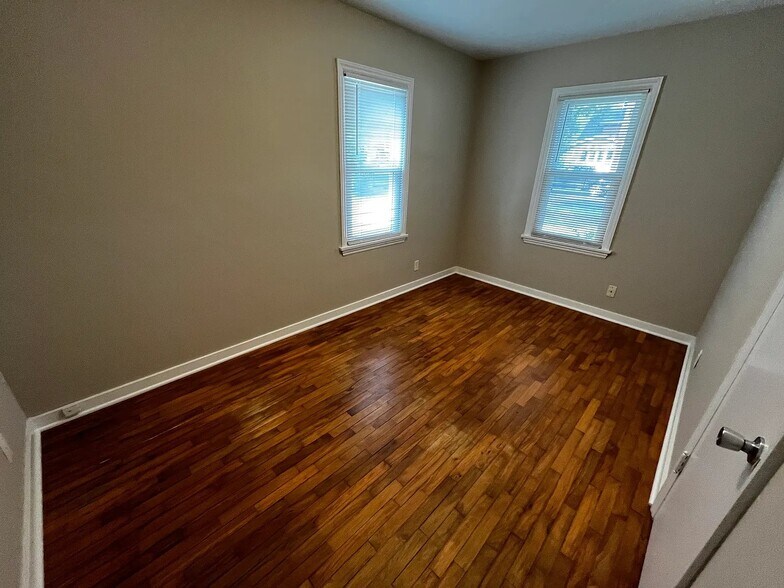 Building Photo - 418 W Lakewood Blvd