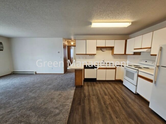 Building Photo - 2 Bedroom with Balcony