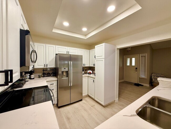 Building Photo - 77584 Woodhaven Dr N