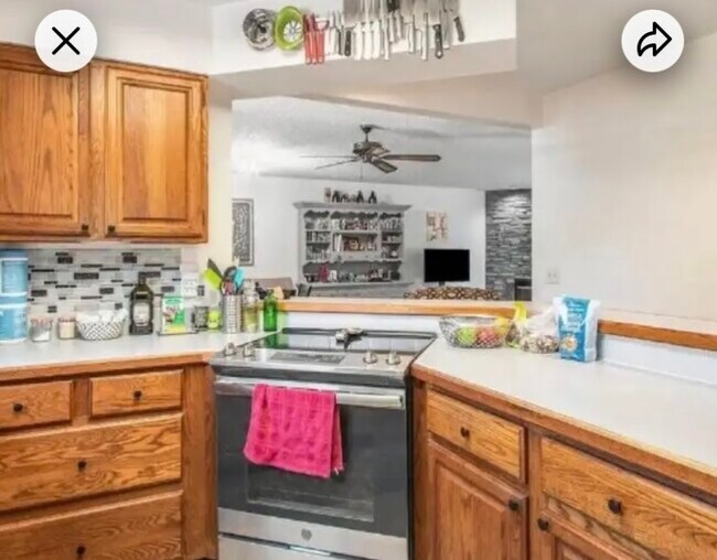 Bright kitchen opens into main living area - 1424 Front Nine Dr