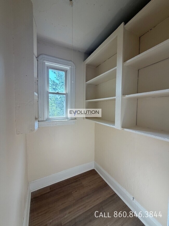 Building Photo - 906-908 Park St-3W