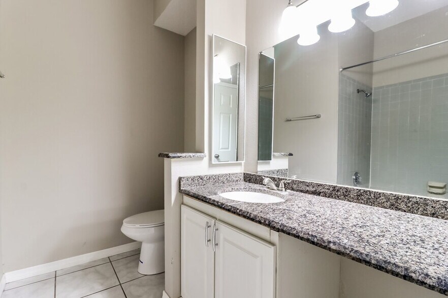Building Photo - 8012 Cameron Cay Ct