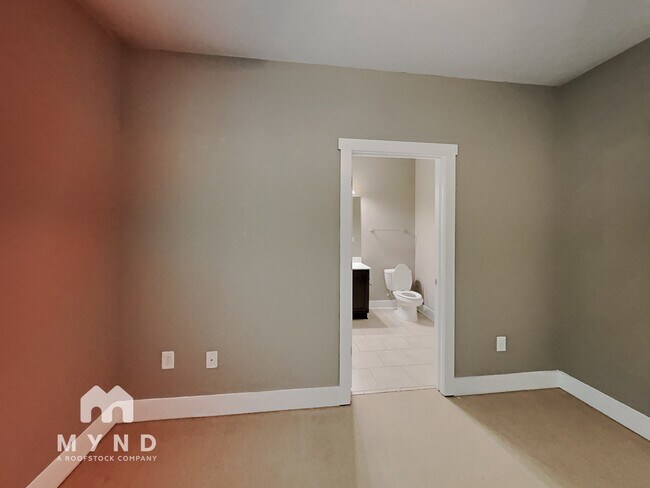 Building Photo - 181 Herring St