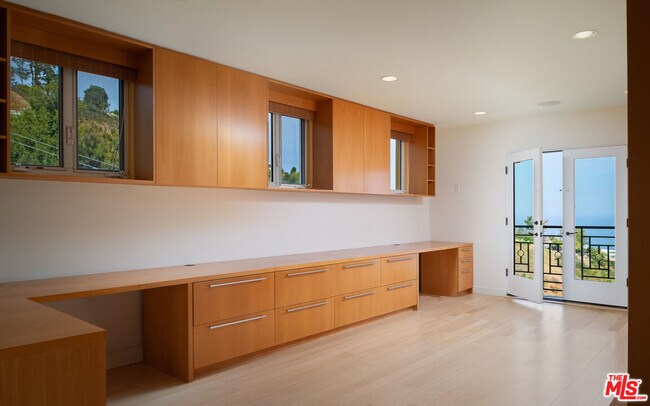 Building Photo - 3235 Rambla Pacifico St