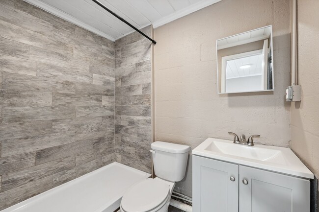 Building Photo - HP1514