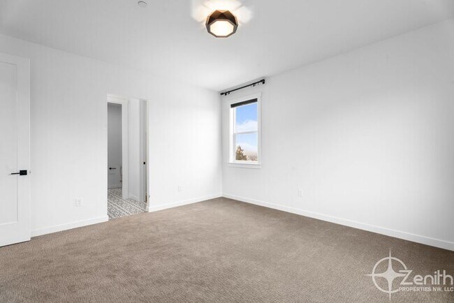 Building Photo - 990 W Magnolia Loop