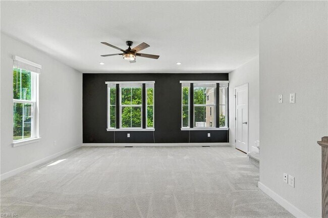 Building Photo - Newer Townhouse for lease